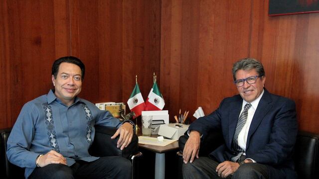 Ricardo Monreal y Mario Delgado sonríen como si el senador no hubiera sido exhibido