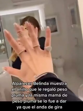 Aseguran que Peso Pluma le regaló un anillo a Belinda