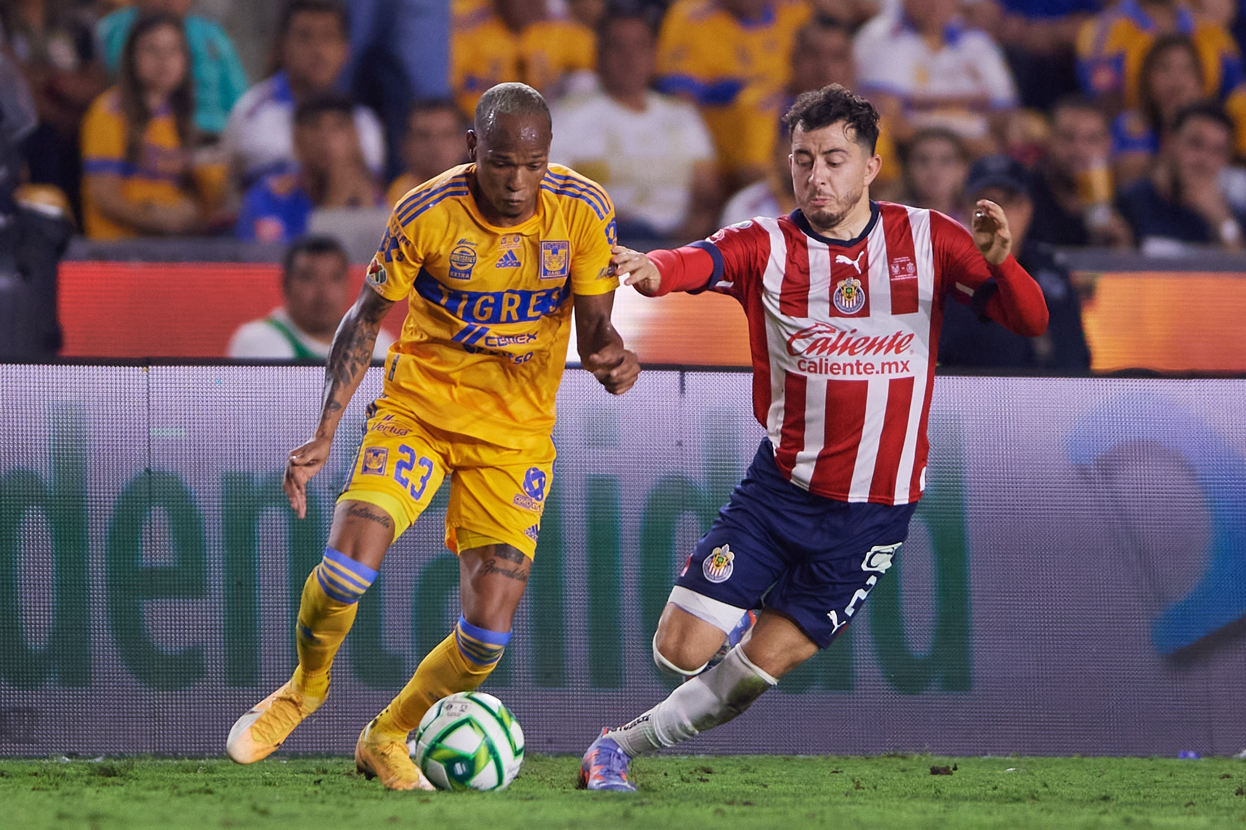 Club Tigres vs Club Chivas.