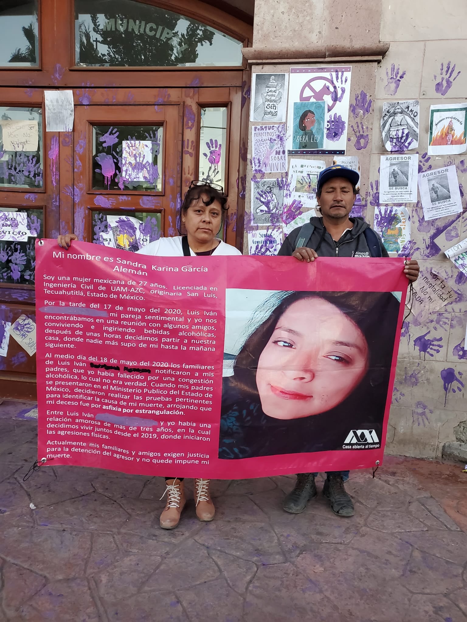 Los papás de Kary marcharon en Temascalapa el 8M