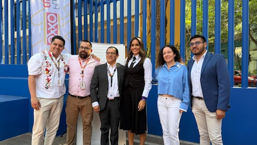 Alessandra Rojo de la Vega rehabilita cancha en Plaza Giordano Bruno en homenaje al rapero Milkman