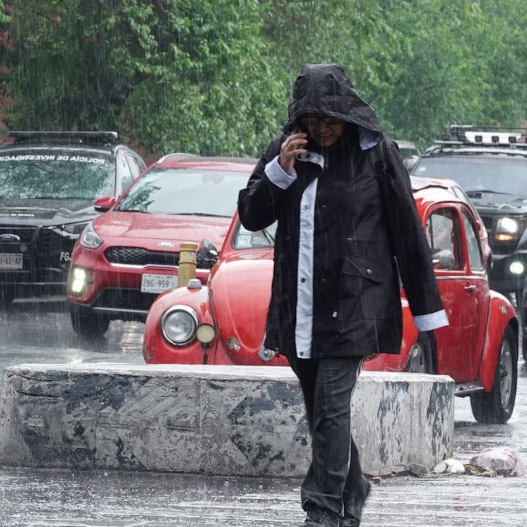 Lluvias y granizo sorprenden esta tarde a varias alcaldías de CDMX
