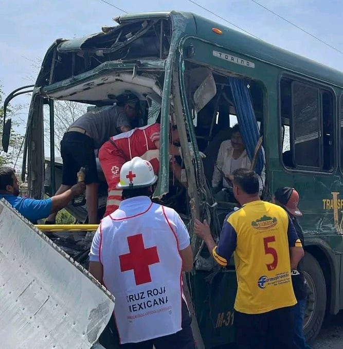Accidente carretera Valles Naranjo, San Luis Potosí varios lesionados