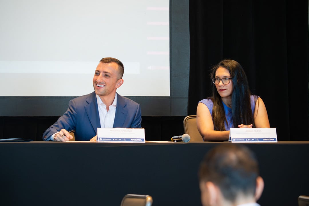 Pasquale Speranza y Joanna Tejeda respondieron preguntas de la prensa sobre la nueva ruta México-Phoenix de Aeroméxico.