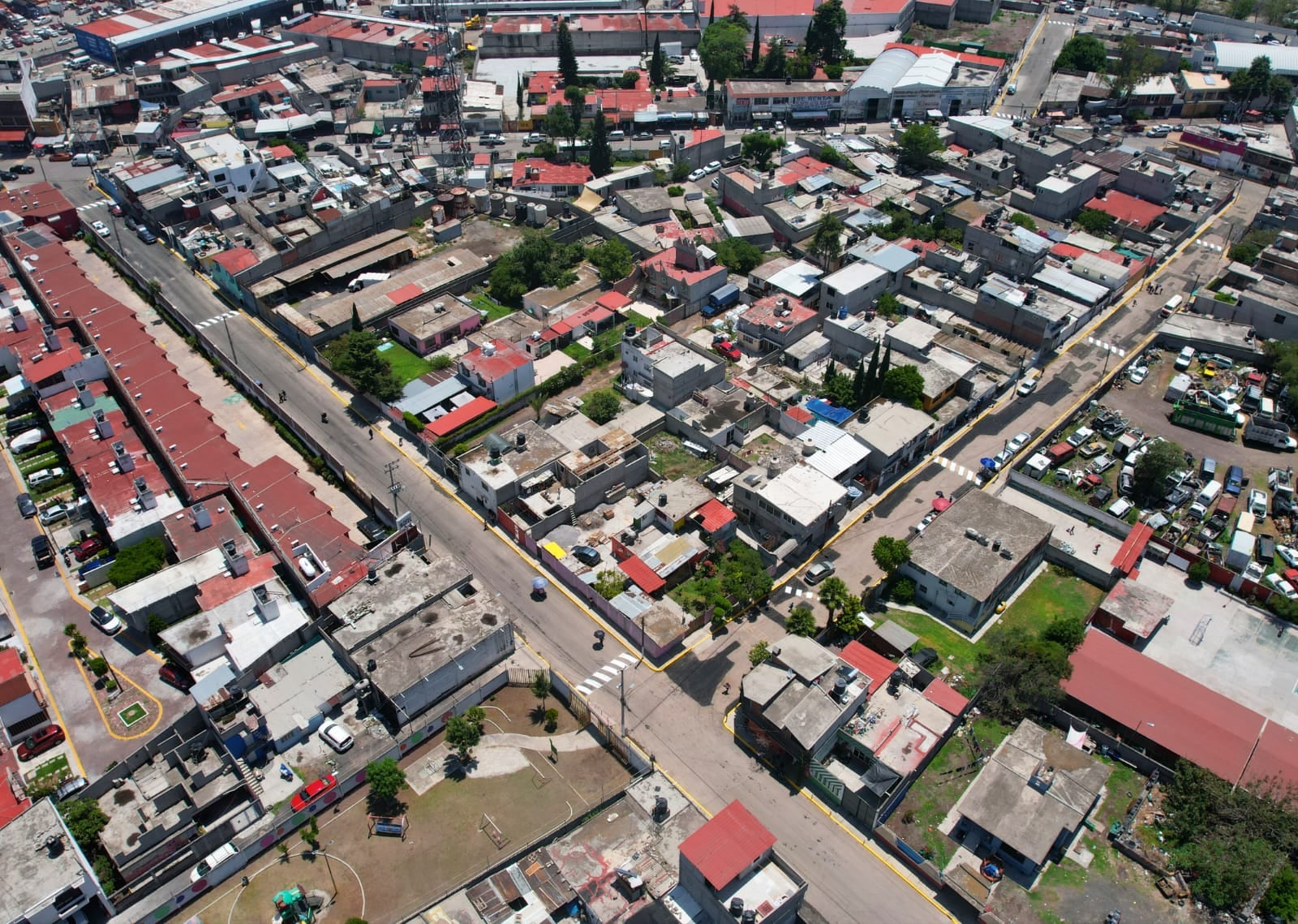 Ecatepec rehabilitó más de 4 mil metros cuadrados de asfalto.