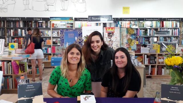 Elvira Sastre.en firma de libros