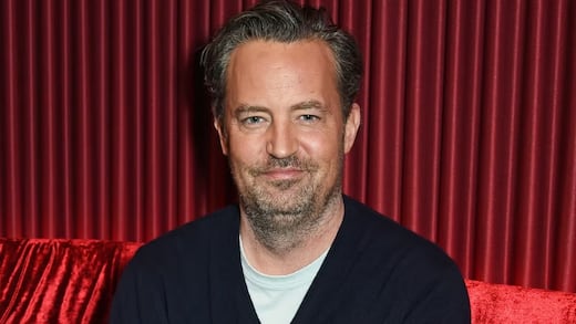 Matthew Perry gastó 7 mdd para superar la bebida, revela tráiler de Netflix