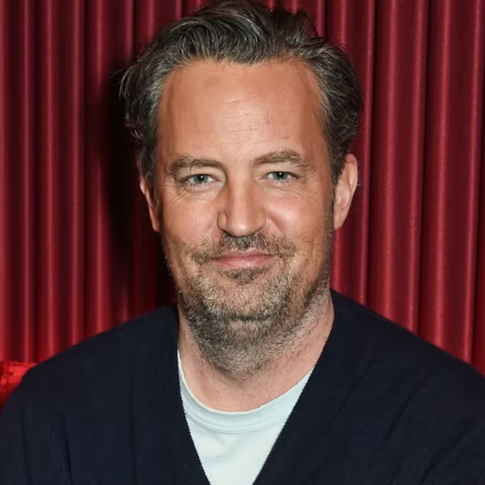 Matthew Perry gastó 7 mdd para superar la bebida, revela tráiler de Netflix