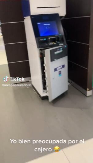 Cajero automático abierto