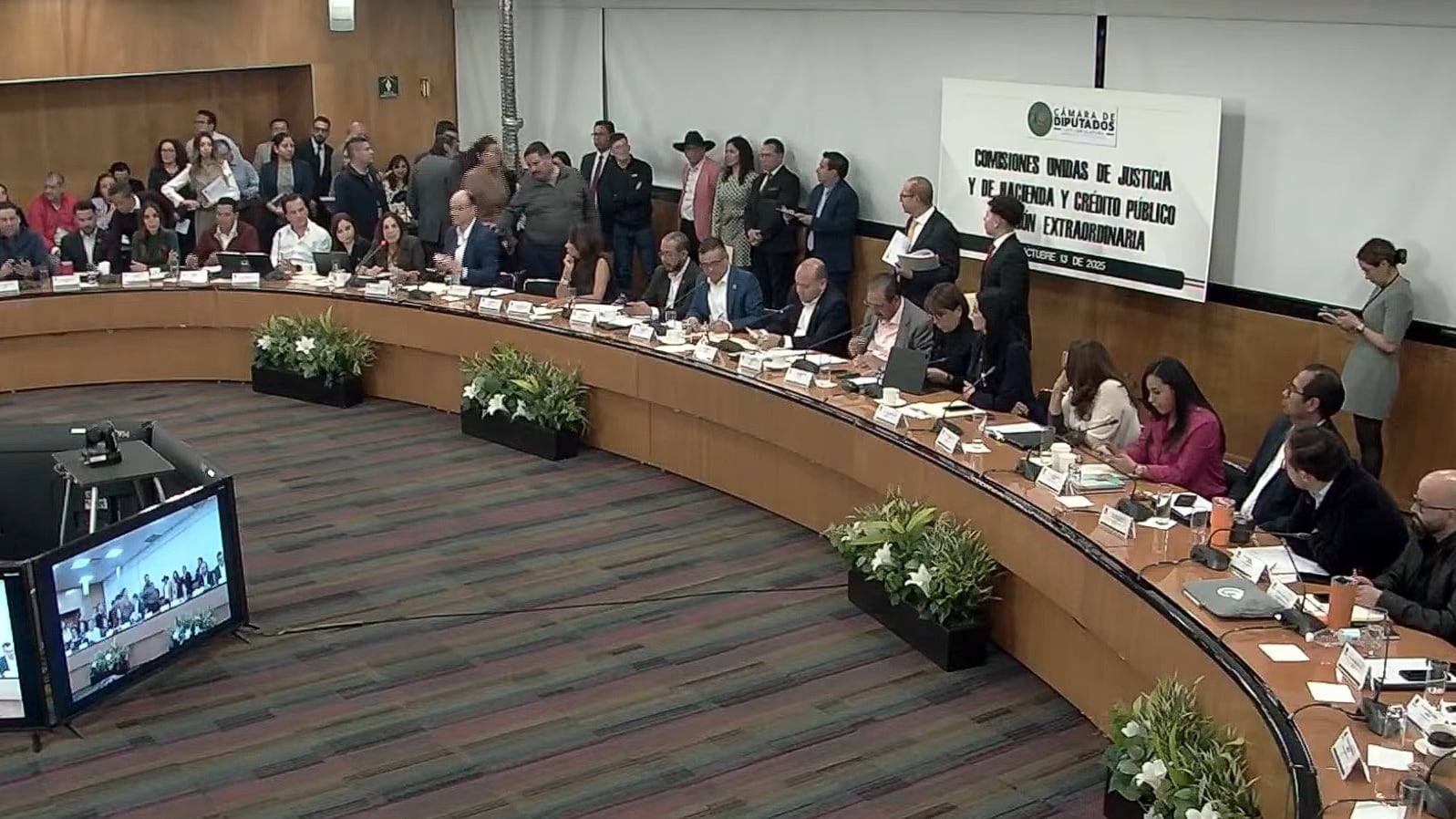 Diputados del PAN y PRI detienen sesión donde se votaría la minuta de la Ley de Amparo