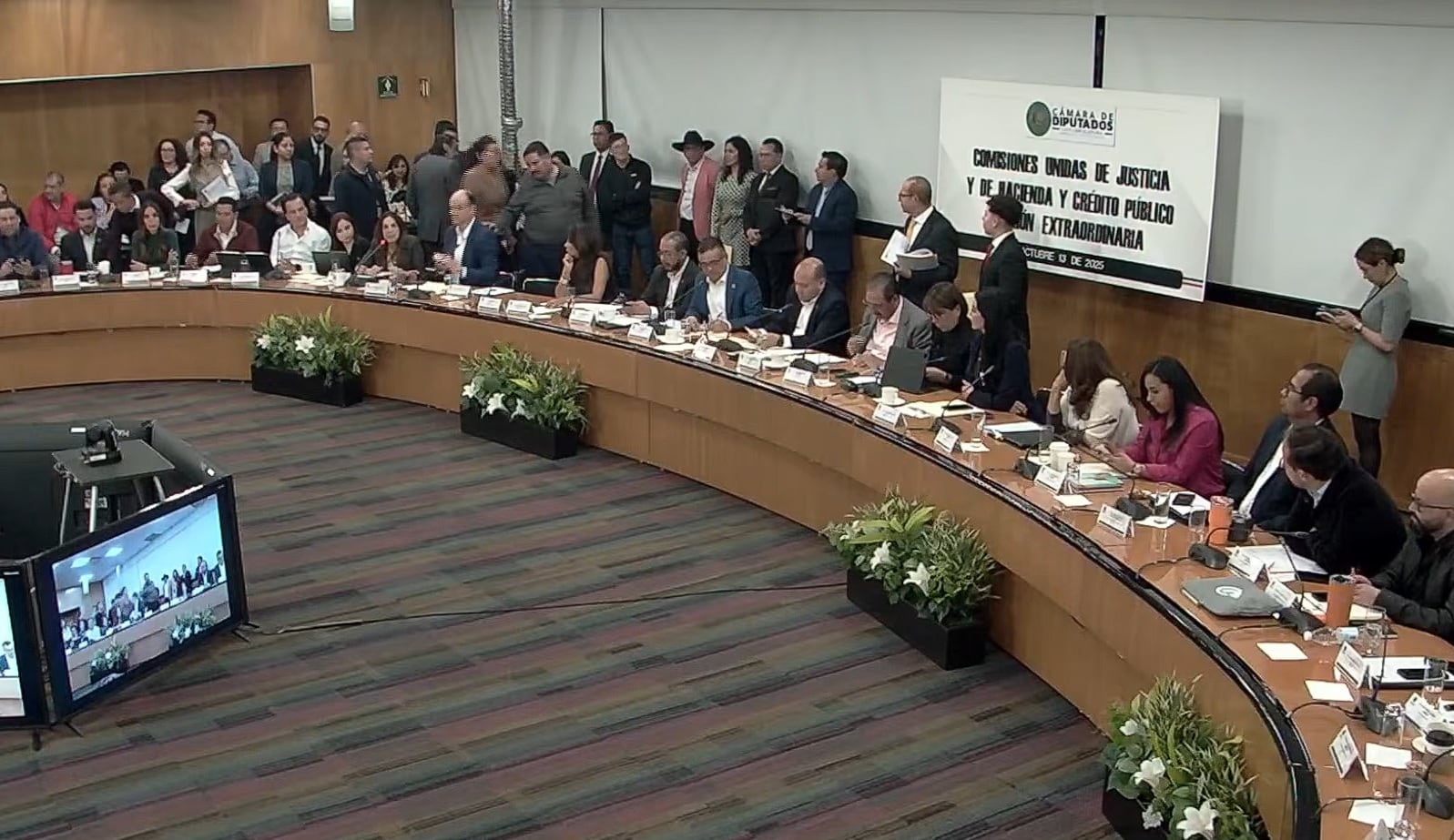 Diputados del PAN y PRI detienen sesión donde se votaría la minuta de la Ley de Amparo