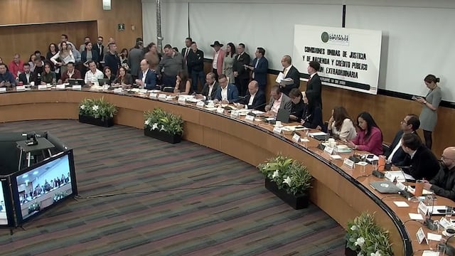 Diputados del PAN y PRI detienen sesión donde se votaría la minuta de la Ley de Amparo
