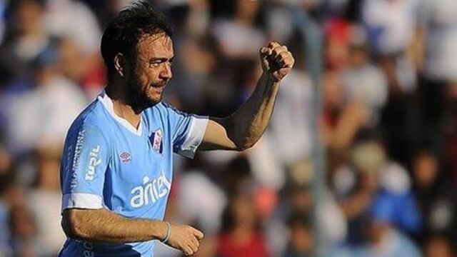 VIDEO: Comentarista entra en "trance" al celbrar el gol olímpico de Álvaro Recoba