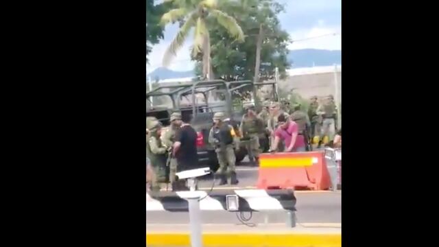 El saludo se registró en la caseta Costa Rica de la autopista Mazatlán - Culiacán.