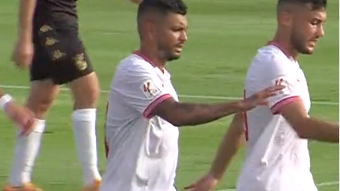 Tecatito Corona demuestra que la Selección Mexicana no necesita naturalizados; anota doblete con el Sevilla FC