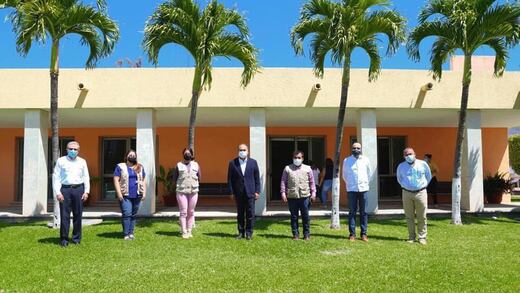 Héctor Astudillo logra recursos para recontratación de personal médico en el INSABI