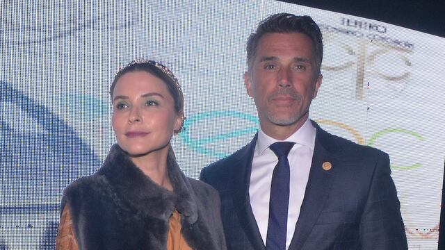 Issabela Camil junto a Sergio Mayer