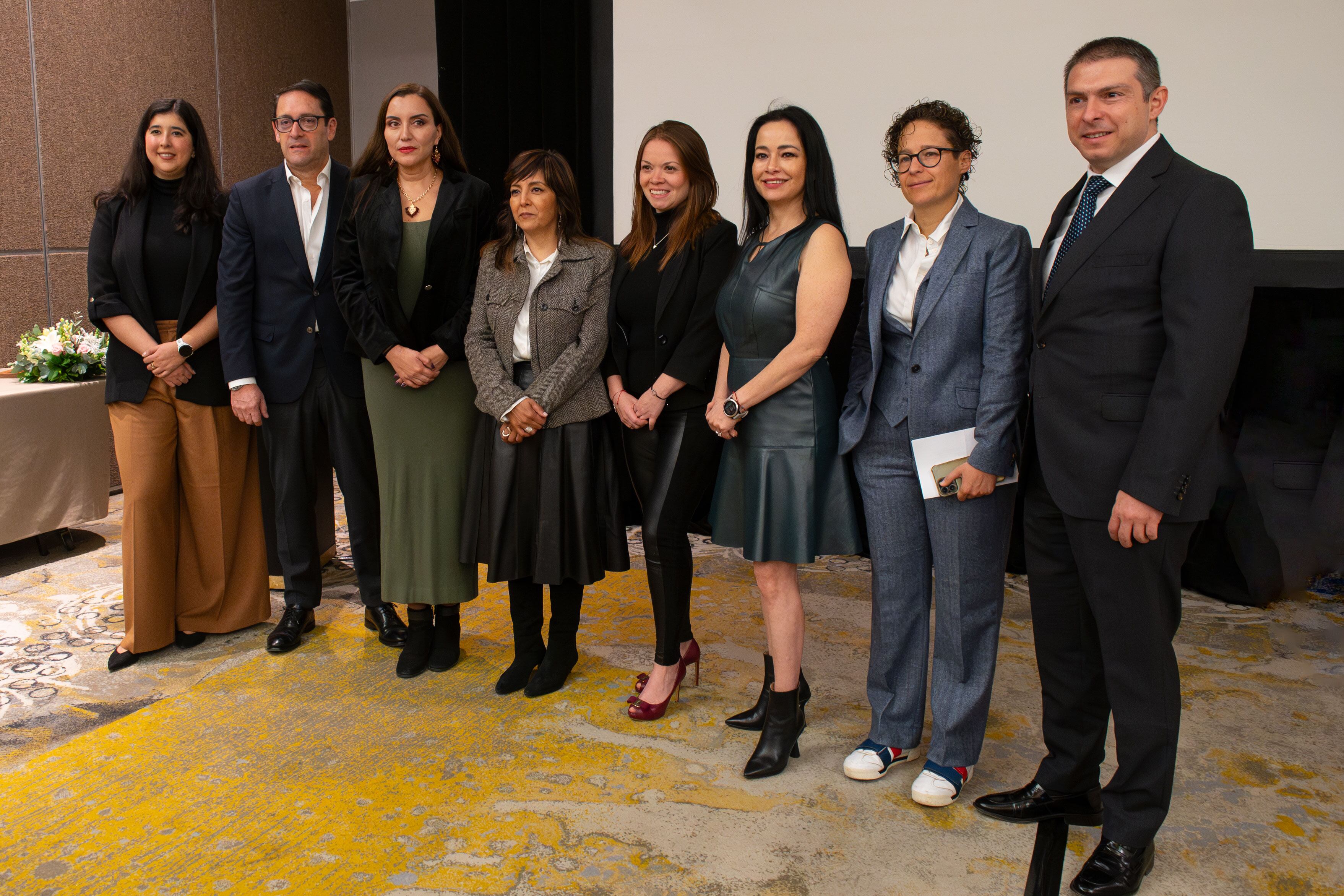 Comité organizador y diversas autoridades y directivos de varias aerolínea asistieron a la ceremonia.