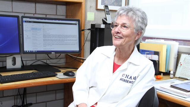 Premian a científica mexicana por investigación en plantas medicinales