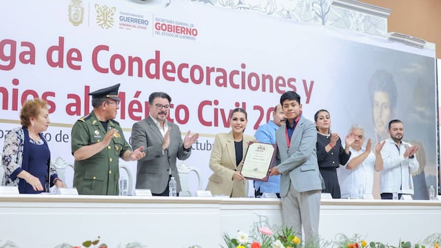 Evelyn Salgado entrega condecoraciones y premios al Mérito Civil 2025.
