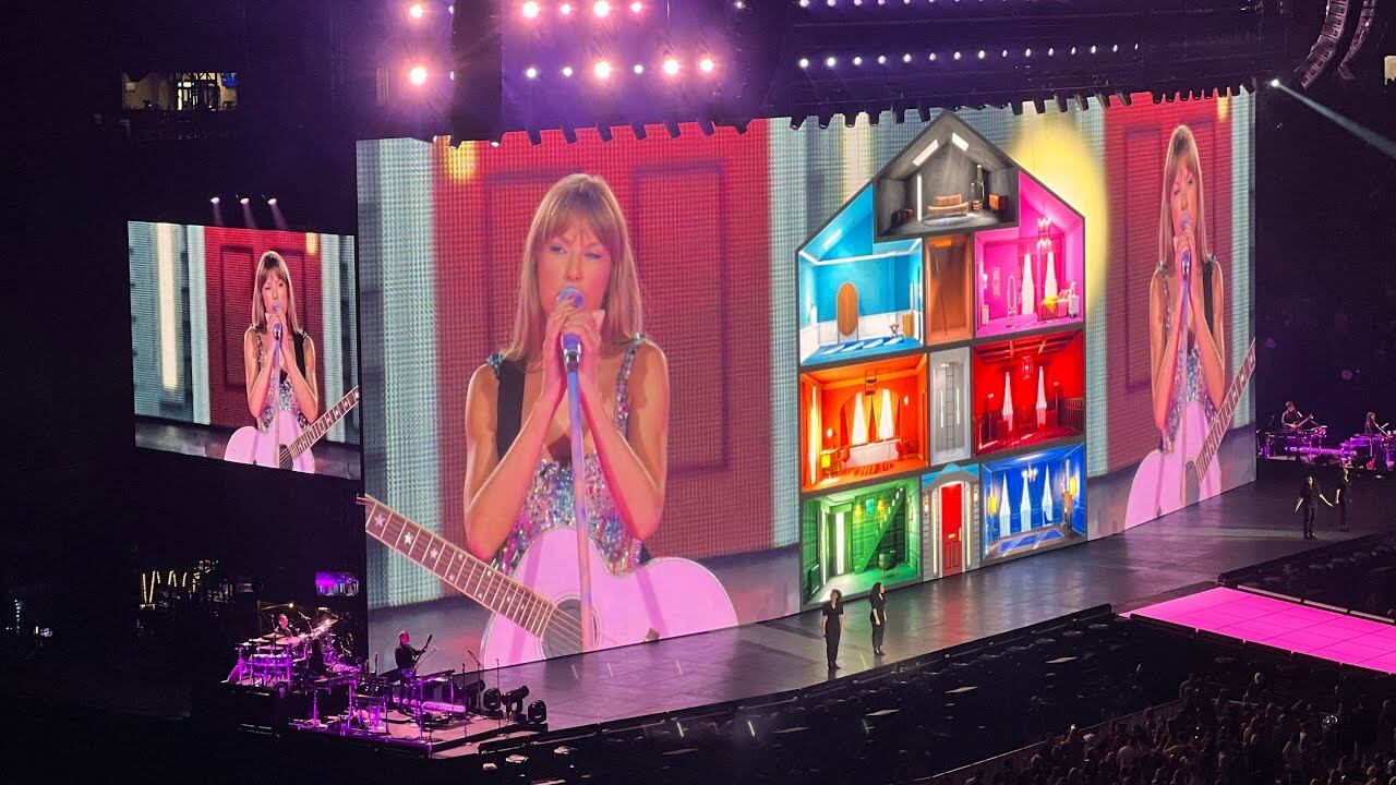Lego estaría pensando en sacar un set inspirado en la Lover House de Taylor Swift