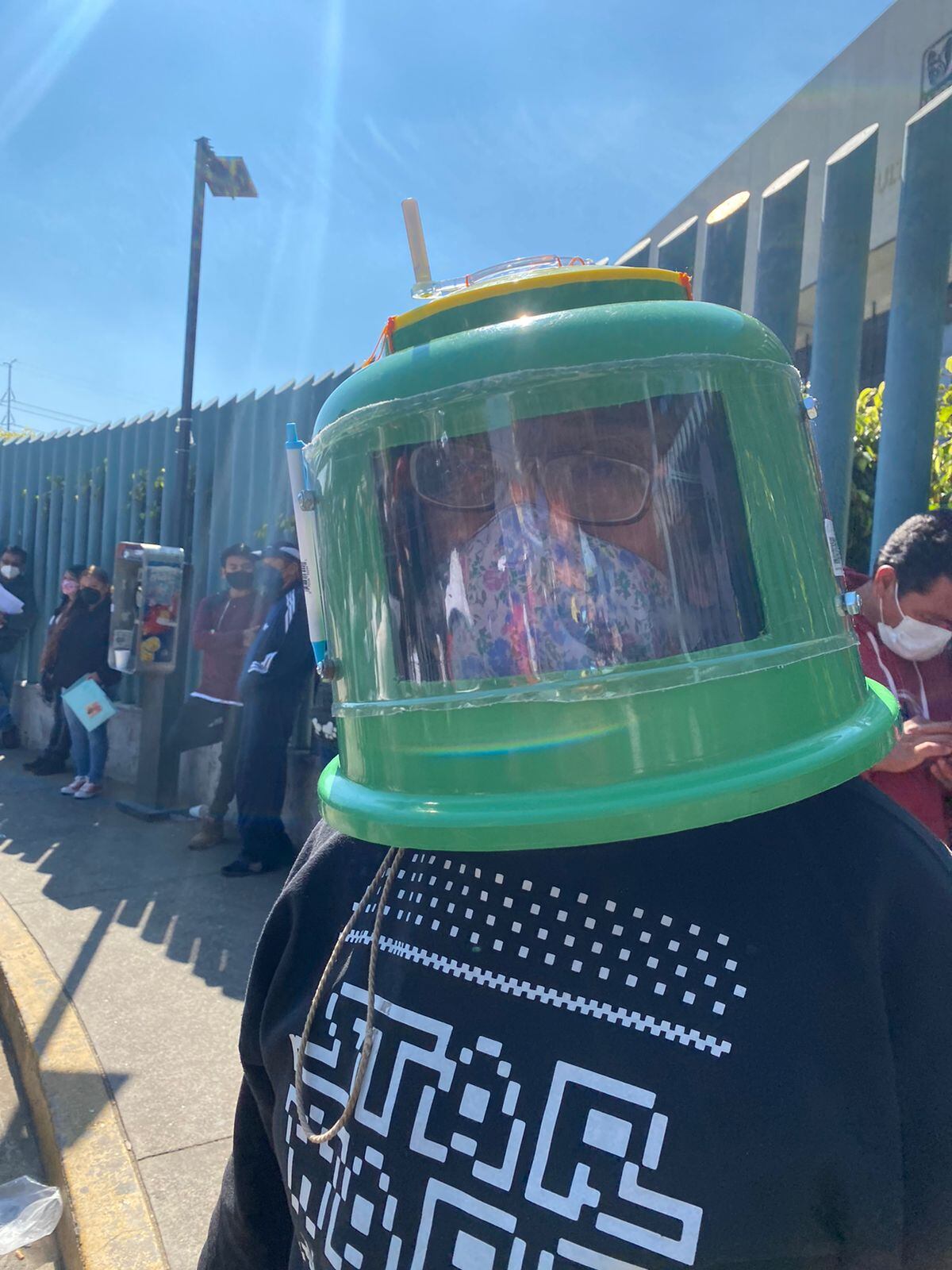 Mexicano crea ‘casco anticovid’