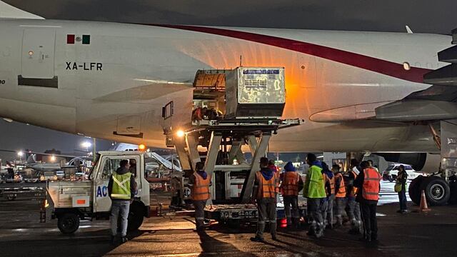 Nuevo cargamento de vacunas de AstraZeneca en México