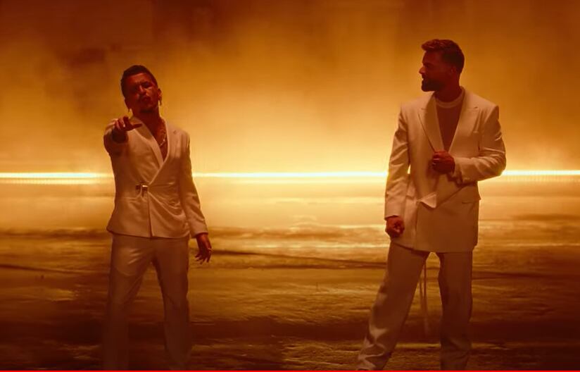 Ricky Martin lanza nueva versión de “Fuego de noche, nieve de día” de la mano de Christian Nodal