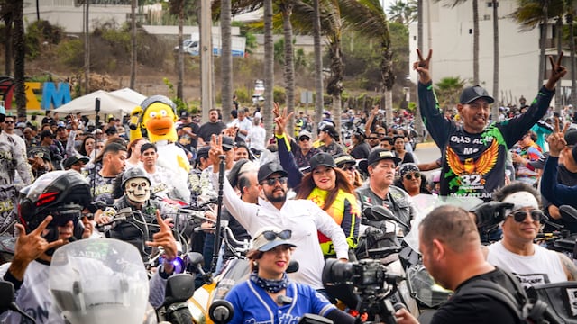 Desfile de la Semana Internacional de la Moto Mazatlán 2026 llena el Malecón de adrenalina.