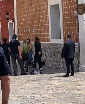 Belinda tuvo un tierno gesto con perritos en la grabación de un video