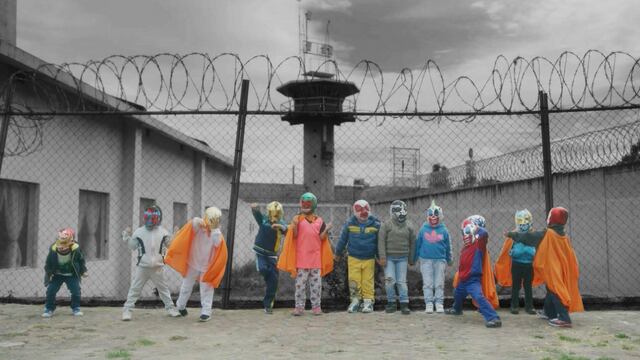 Niñas y niños que viven en cárceles con sus mamás.