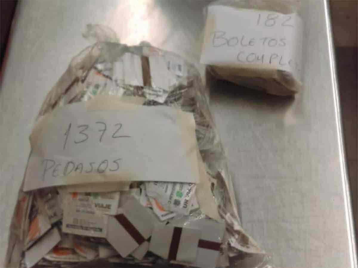 Los policías sustrajeron 182 boletos enteros.