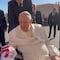 Rodolfo Pizarro lleva al Papa Francisco una playera de los Rayados de Monterrey