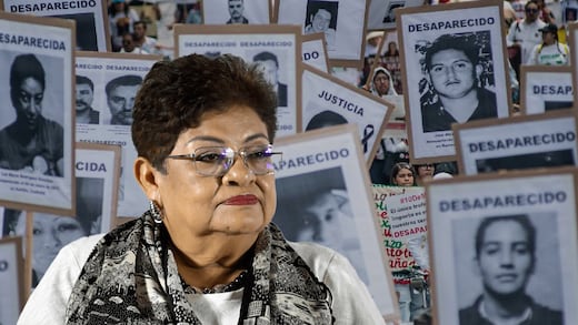 Madres buscadoras demandan a Ernestina Godoy y a 32 fiscales por fallas en datos forenses