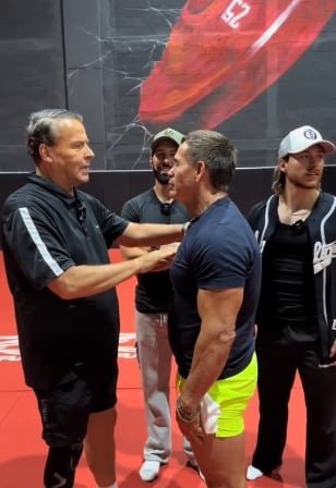 Alfredo Adame le da la bendición a Konan Big en Jalando Fierro con Poncho de Nigris.