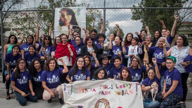 Grupo de acompañamiento y papás de Lesvy.