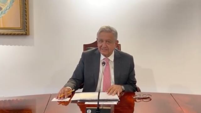 AMLO en reunión con el SAT
