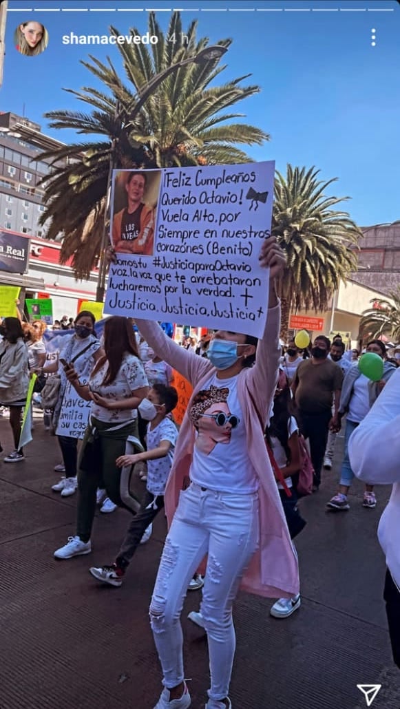 Carteles en marcha por Octavio Ocaña