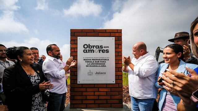 Enrique Alfaro pone primera piedra de la prepa de Tonalá