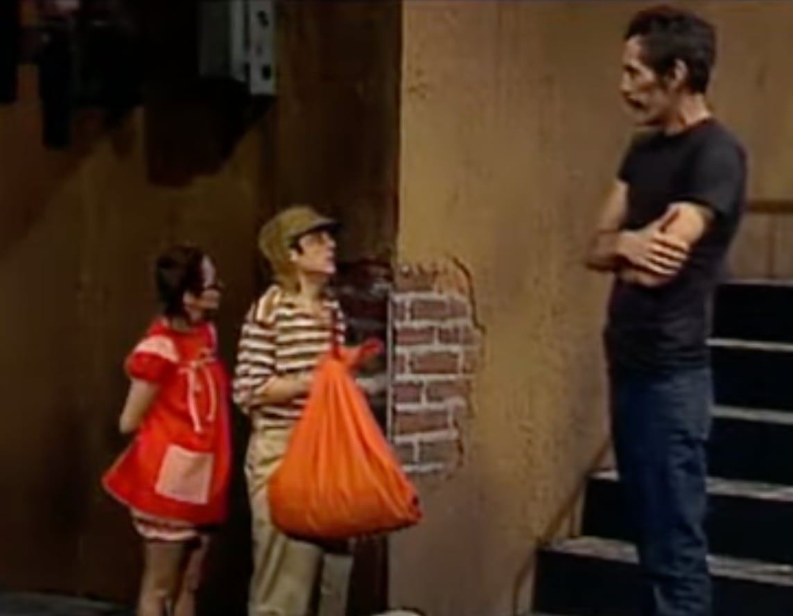 Chavo del 8 llega a la vecindad