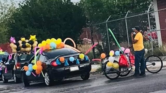 Papá adorna su triciclo