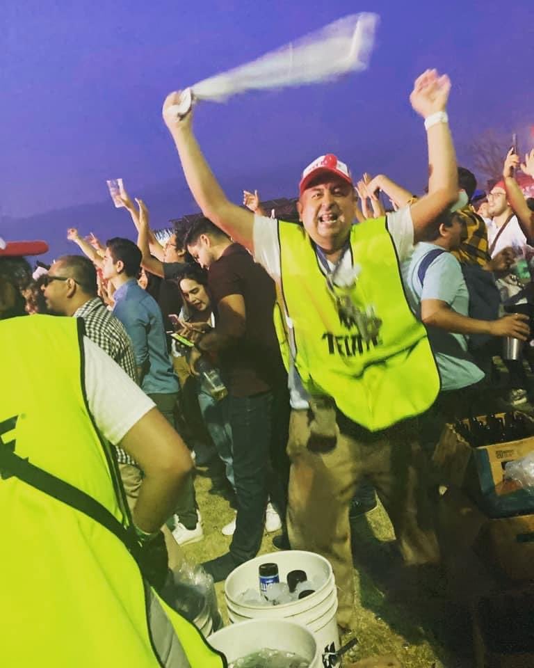 Los Caligaris hicieron un live con el vendedor de cerveza del Pa’l Norte