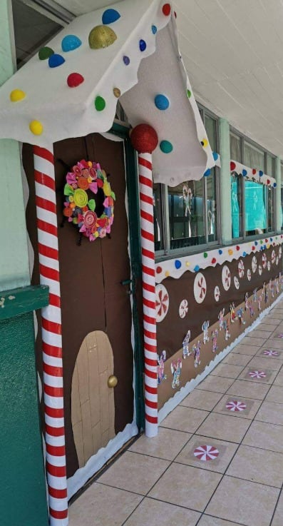 Ideas para decorar una puerta para Navidad