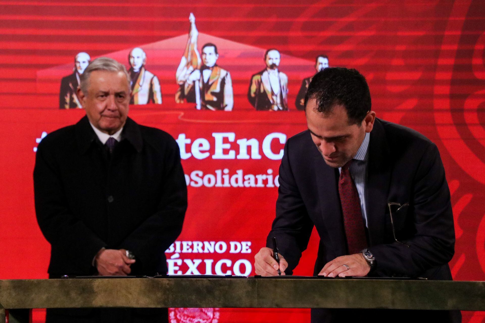AMLO y Arturo Herrera