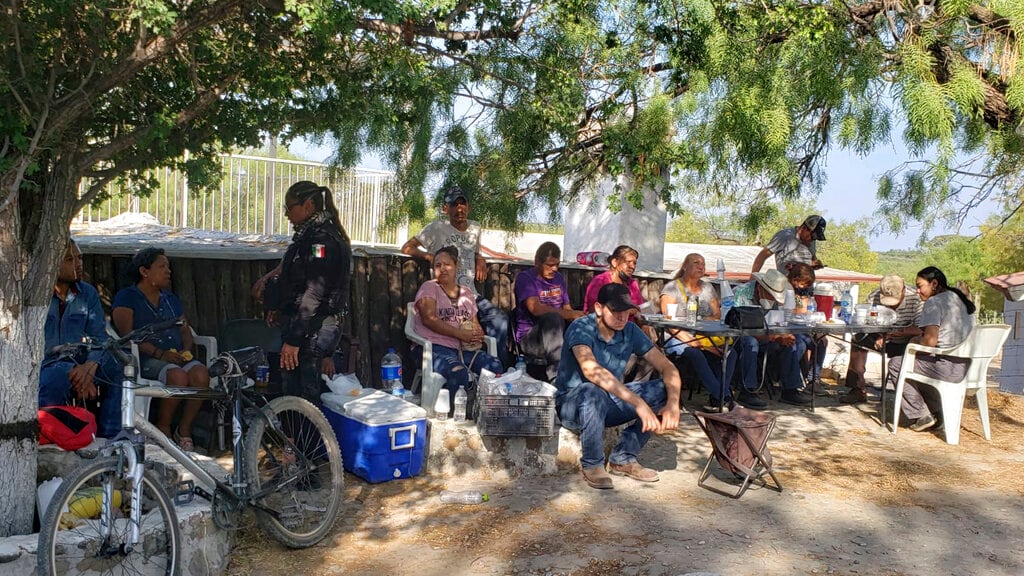 Familiares de los 10 mineros atrapados en Sabinas, Coahuila