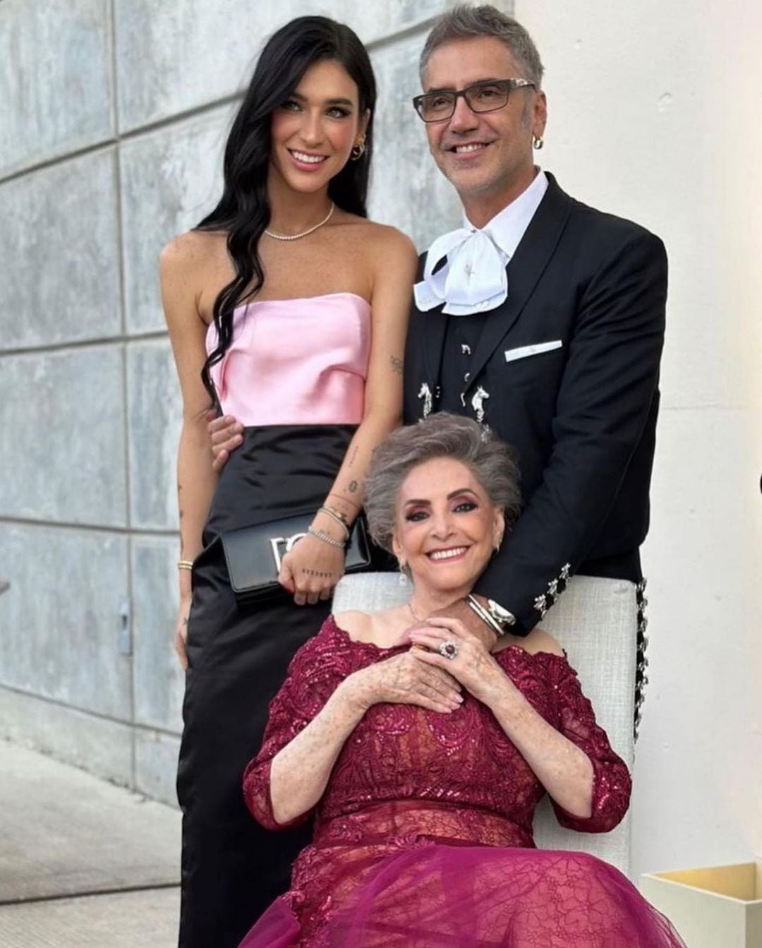 Cuquita Abarca con Alejandro Fernández y Karla Laveaga