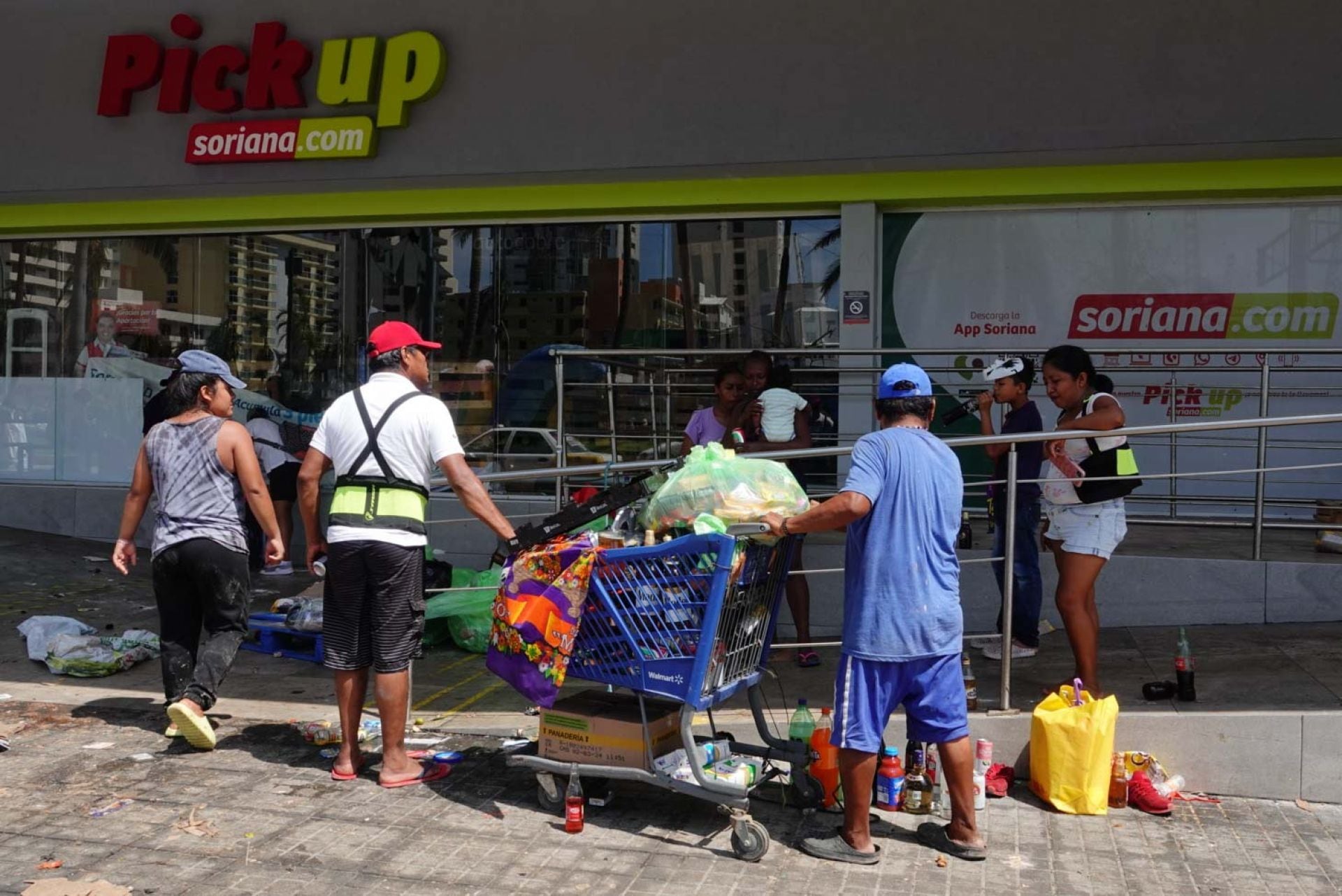 Saqueos y rapiña en Acapulco