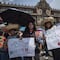 ARMYs de BTS ya se concentran en el Zócalo para verlos en Palacio Nacional