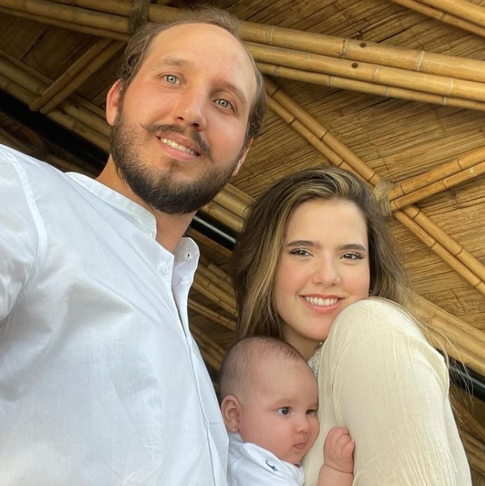 Francisco Barba junto a su esposa Camila y su hija Cayetana