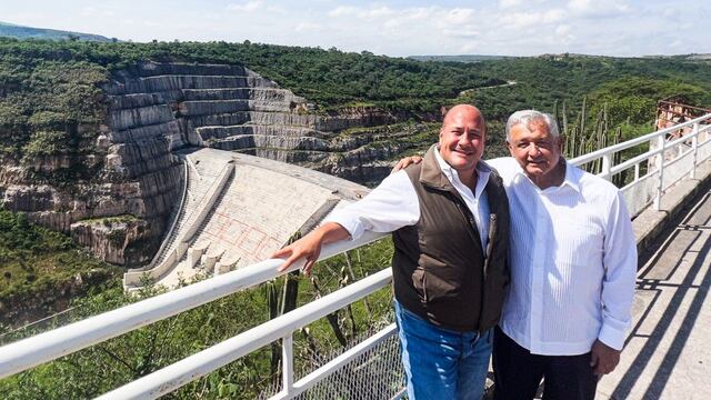 AMLO y Enrique Alfaro se abrazan tras supervisar obras en presa Zapotillo